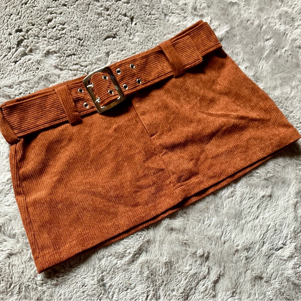 Short corduroy rust coloured belt skirt no tags or size pics for measurements